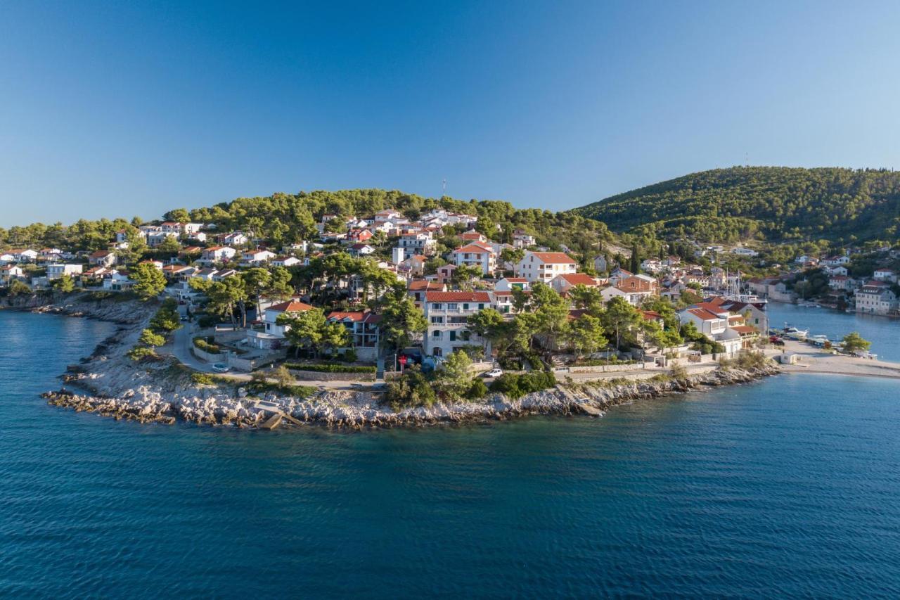 Apartments By The Sea Stomorska, Solta - 5190 Kültér fotó
